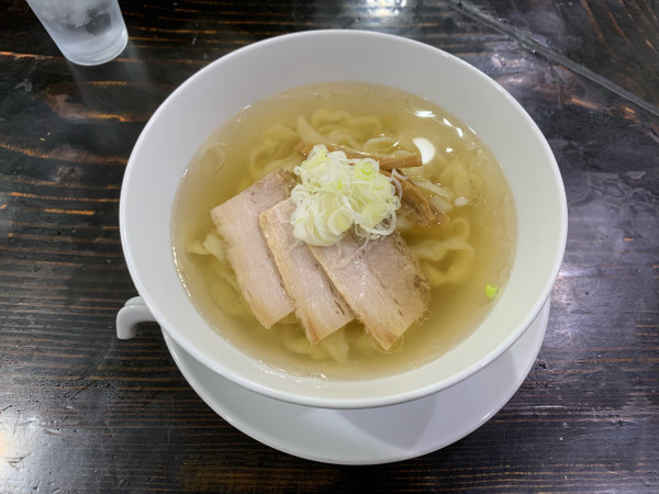 「会津山塩ラーメン手打ち極太麺 950円」@うえんで 山鹿店の写真