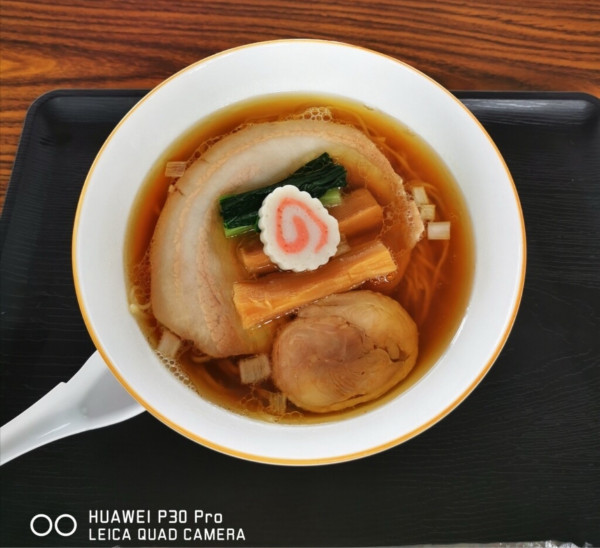 「羅臼昆布と鮭節の中華そば」@中華そば 深緑の写真