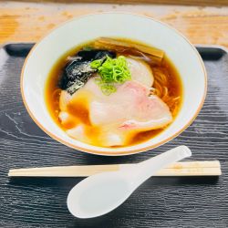 しょうゆらぁ麺【志】