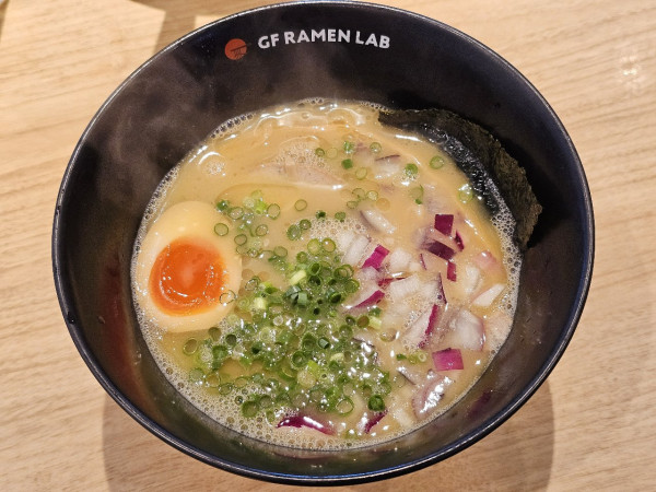 「GF鶏白湯しょうゆラーメン　2600円」@GF RAMEN LAB 大阪・関西万博店の写真