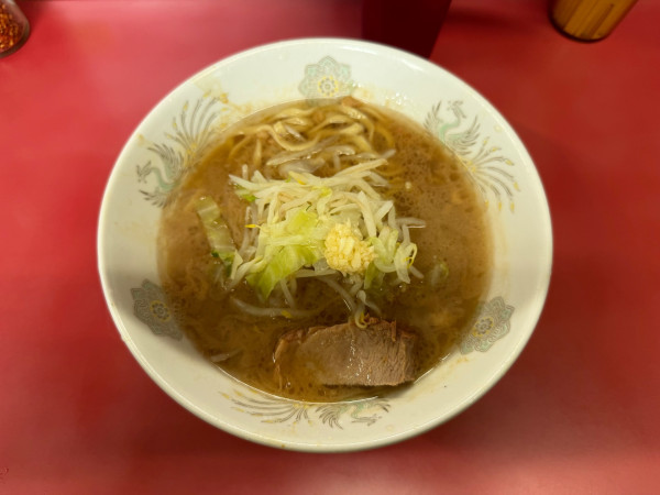 「ぶた2枚入り小ラーメン(麺半分) 900円」@ラーメン二郎 環七一之江店の写真