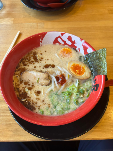 「煮卵牛白湯900円」@ラーメンまこと屋 福生店の写真