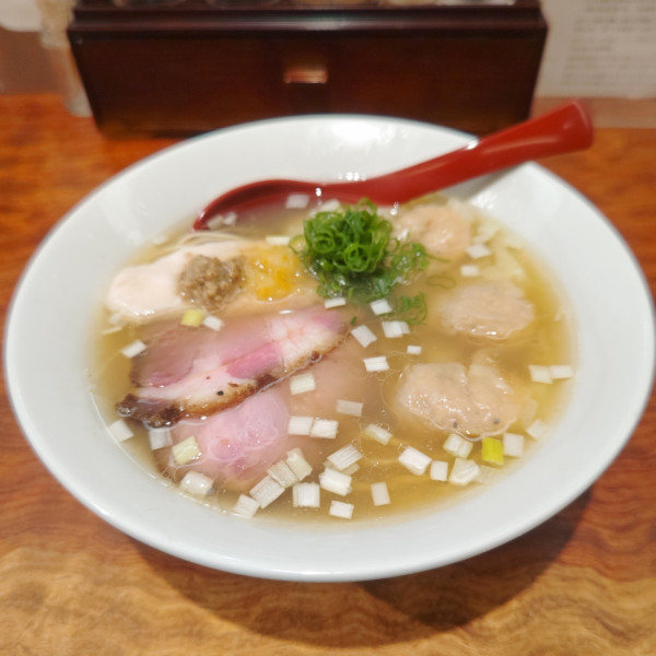 「ワンタン塩そば」@三馬路 東京店の写真