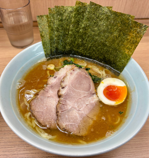 「特製ラーメン＋無料ライス」@横浜ラーメン 武蔵家 明大前店の写真
