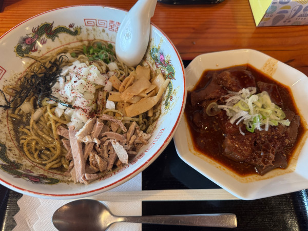 「浜海苔と牛骨白湯の贅沢まぜそば」@煮込み食堂 まるしばの写真