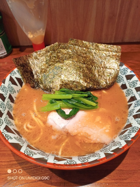 「ラーメン（固め）+海苔増し」@家系ラーメン いんなみ家の写真