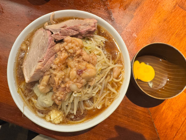 「ラーメン➕生卵」@豚ノヴァ 国分寺本店の写真