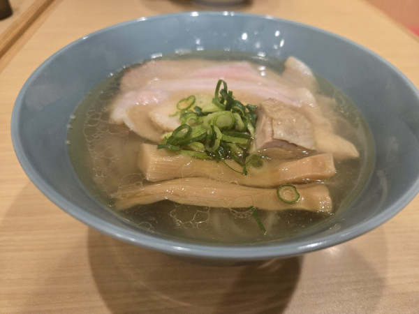 「地鶏中華そば 塩」@中華そばよしかわ 西荻窪店の写真