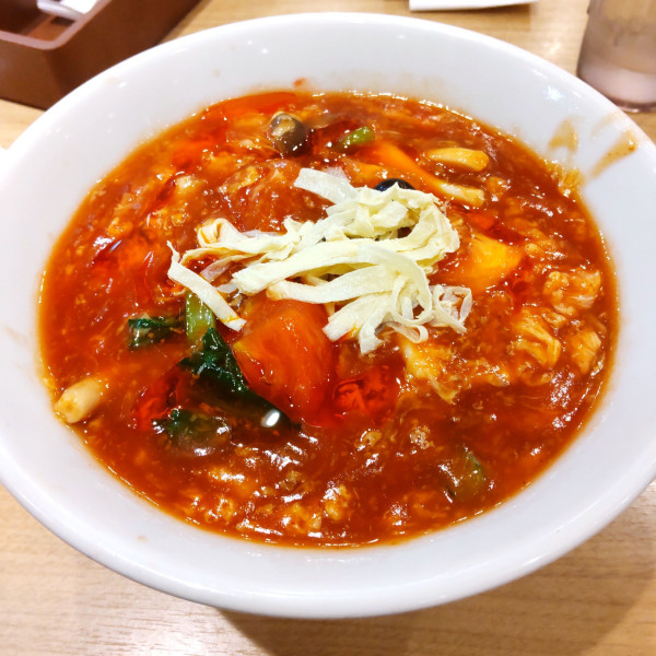 「【季節限定】きのこと湯葉のトマト酸辣湯麺（￥1,280）」@中華料理 梅香 阪急三番街店の写真