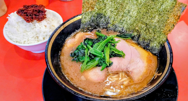 「朝ラーメン(味濃いめ・麵硬め)＋海苔・ライス食べ放題」@横浜家系ラーメン 大輝家の写真