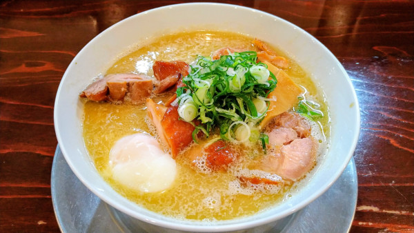 「【限定】東京しゃも白湯ラーメン＋温玉」@らーめん 五ノ神精肉店 煮干し編の写真