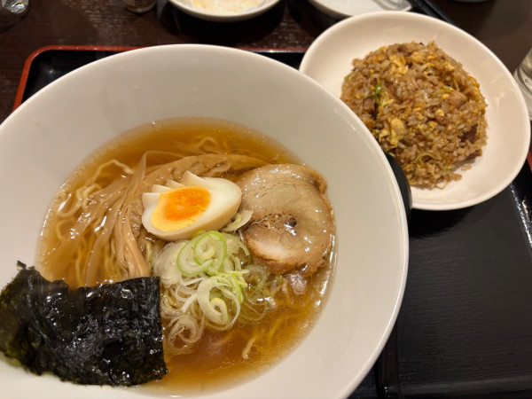 「半チャーハンセット(醤油)1000円」@やまむろラーメンの写真