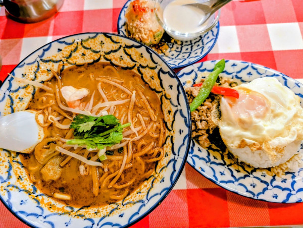 「トムヤムクンラーメンセット1430円」@サイアムオーキッド 八重洲地下街南口店の写真