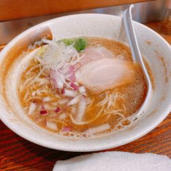 醤油ラーメン　950円