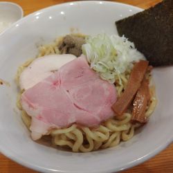 煮干しまぜそば　＋刻みタマネギ：サービス券