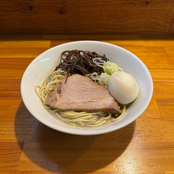 「煮干ソバ+味玉」@煮干中華ソバ イチカワの写真