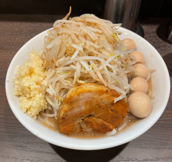 「ラーメン（大）　うずらにんにくやさい」@ラーメン つづき 新小岩店の写真