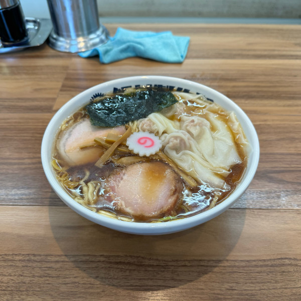 「ワンタン麺醤油」@飯村製作所の写真