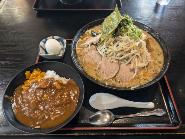 「カレーセット（しょうゆとんこつ大）930円」@増味家の写真