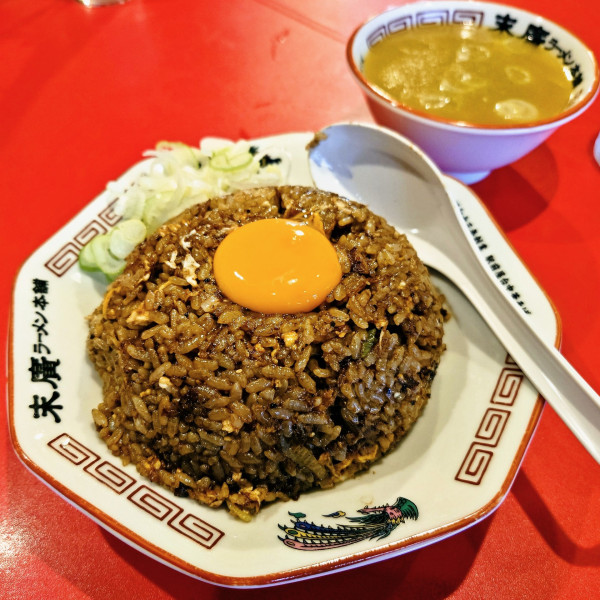 「ヤキメシ黄身のせ」@末廣ラーメン本舗 高田馬場分店の写真