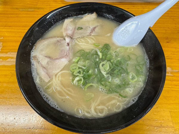 「ラーメン　700円」@長浜ナンバーワン 長浜店の写真