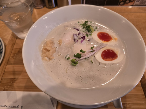 「煮干鶏白湯SOBA」@虎舎の写真