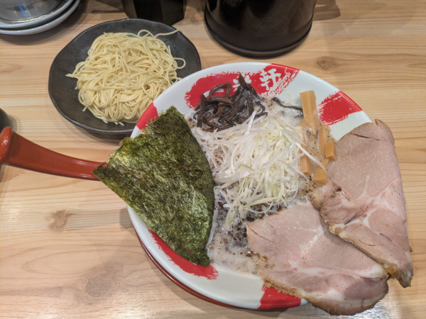 「黒豚骨 基本＋無限替玉」@一番軒+世界の山ちゃん 小牧店の写真