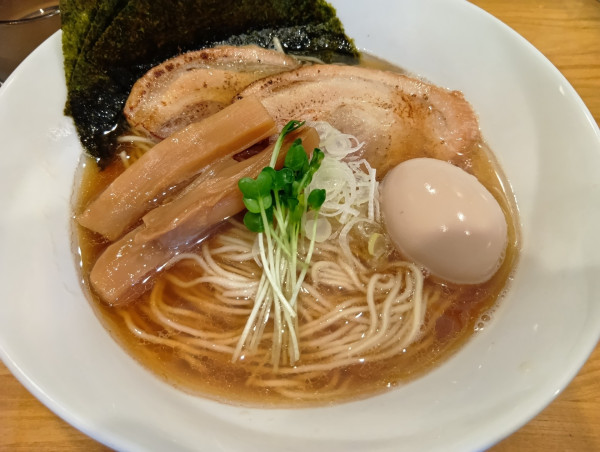 「特製煮干しそば　大盛」@麺屋 琥珀の写真