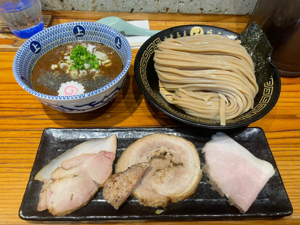 「濃厚豚骨魚介つけめん1450+チャーシューハーフ550」@中華蕎麦うゑずの写真