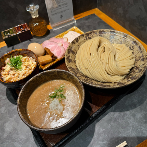 「特製つけ麺・冷盛り特盛り・ミニ炙りチャーマヨ飯」@遷の写真