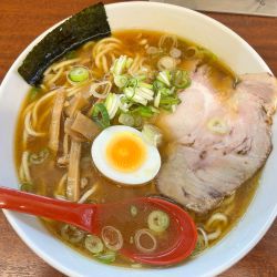 大勝軒中華そば　980円