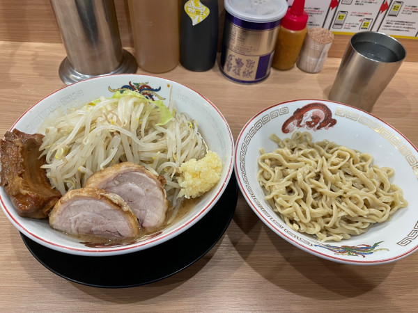 「ミニつけ麺、スペアリブ」@ラーメン豚山 金沢文庫店の写真