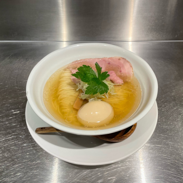 「塩そば+味玉」@成城青果の写真