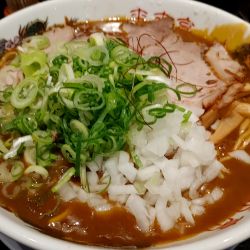 カレーラーメン（880円）（麺硬め、ねぎだく）