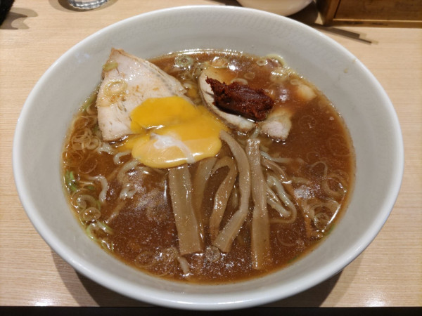 「辛味噌（小）・平打ち麺+生卵」@笹塚 大勝軒の写真