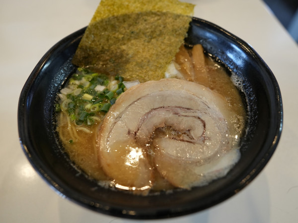 「濃厚煮干し中華そば」@にぼ吉の写真