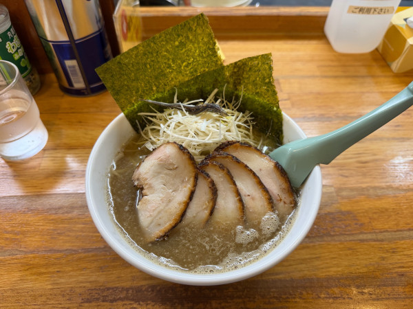 「煮干しラーメン、チャーシュー1100円」@ラーメン三太 モール街店の写真