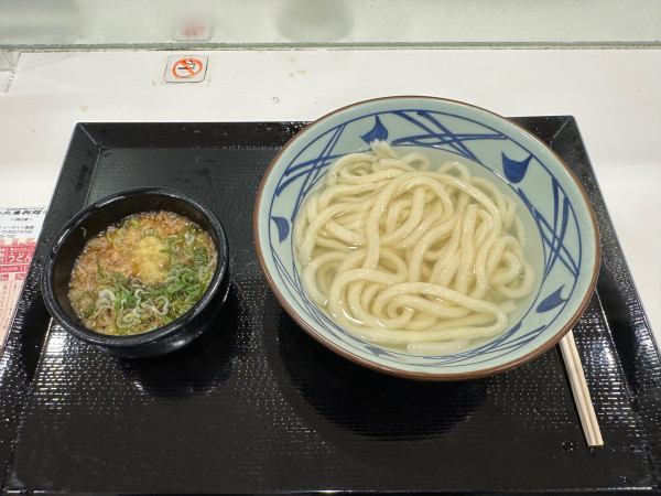 「釜揚げうどん(並盛)370円→180円」@丸亀製麺 イーサイト高崎店の写真