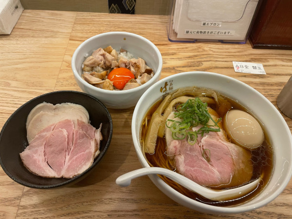 「特製醤油らぁ麺」@らぁ麺 はやし田 北千住店の写真
