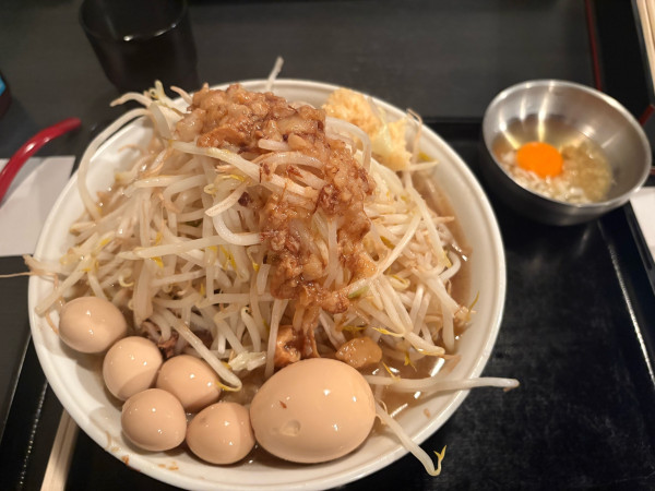 「ラーメン300g味玉、うずら　ラッコマン　トッピング」@ラーメン貴丸の写真