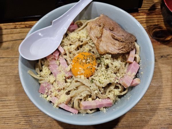 「【限定】カルボナーラ+豚1枚 ニンニク 1300円」@限界を超えろ 弘前店の写真