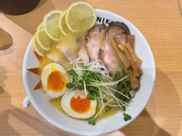「鶏白湯ラーメン(塩)+スペシャルTP+レモン」@ラーメン にっこうの写真