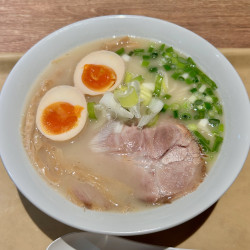 【期間限定:菜々兵衛】鶏白湯(塩)味玉入り1130円