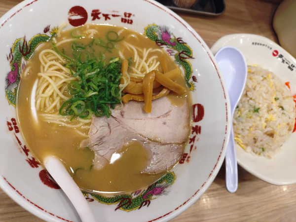 「チャーハン定食（こってりラーメン＆半チャーハン）」@天下一品 水道橋店の写真