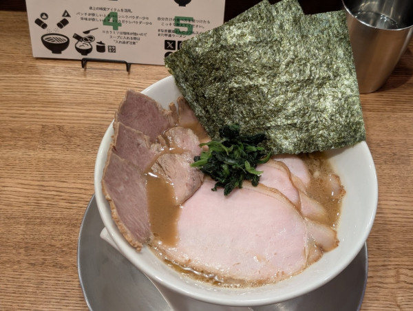 「なま醤油とんこつ」@なま醤油とんこつ フルスイングの写真