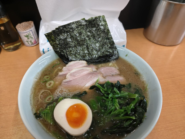 「特製ラーメン➕ほうれん草」@横浜らーめん 武蔵家 綾瀬店の写真