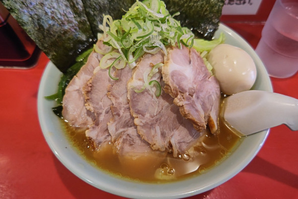 「チャーシューメン+キャベツ+のり+味付玉子」@おーくら家 本店の写真
