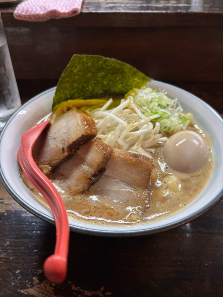「豚ラーメン　味玉」@麺や 酒処 よし乃の写真