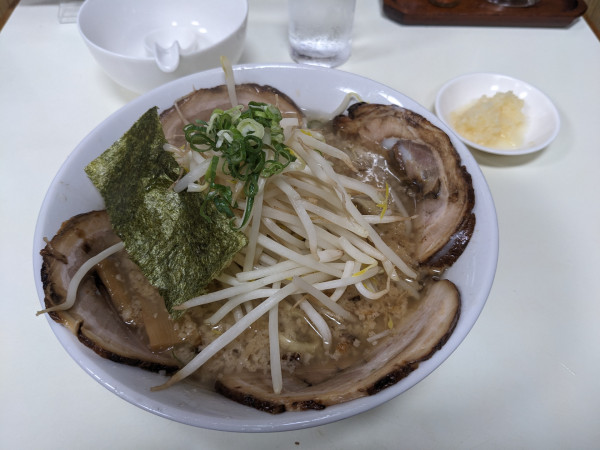 「醤油チャーシュー麺（太麺・こってり）+やくみ」@麺の蔵の写真