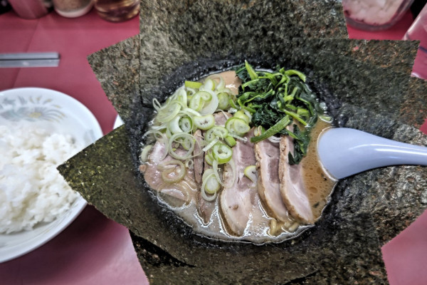 「チャーシューメン+のり増し+半ライス」@鹿島家 大森店の写真